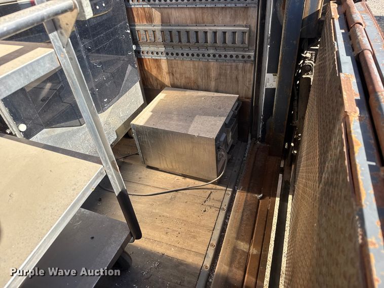 image for item ET4341 2004 Freightliner FC80 box truck