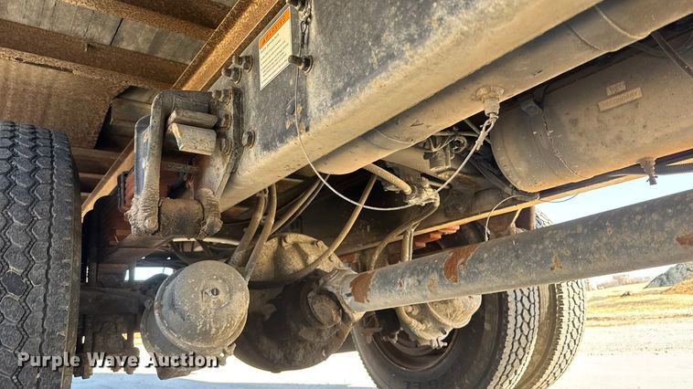 image for item ET4341 2004 Freightliner FC80 box truck