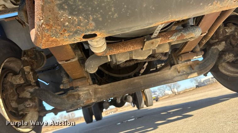 image for item ET4341 2004 Freightliner FC80 box truck