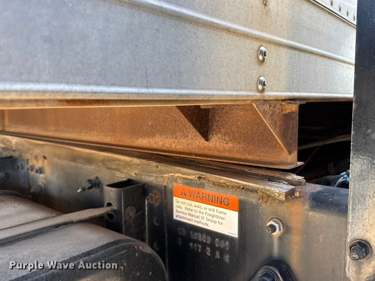 image for item ET4341 2004 Freightliner FC80 box truck