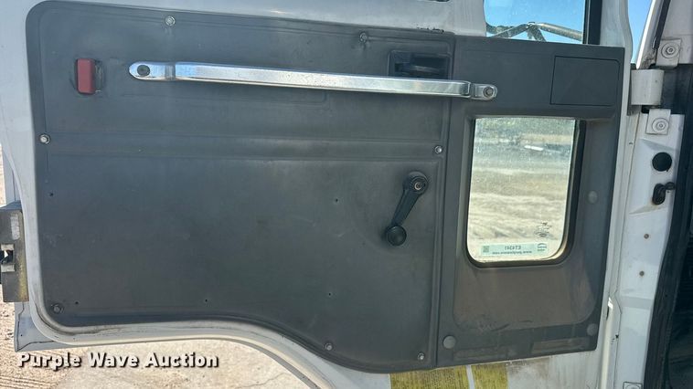 image for item ET4341 2004 Freightliner FC80 box truck