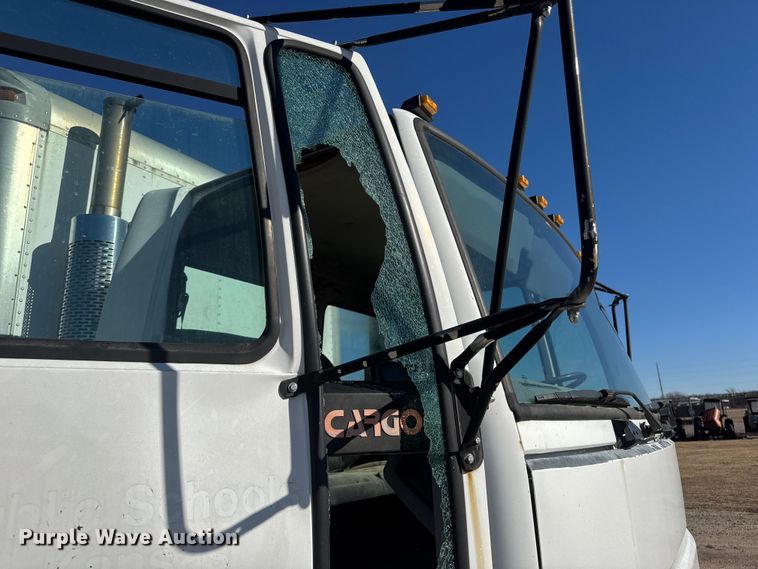 image for item ET4341 2004 Freightliner FC80 box truck