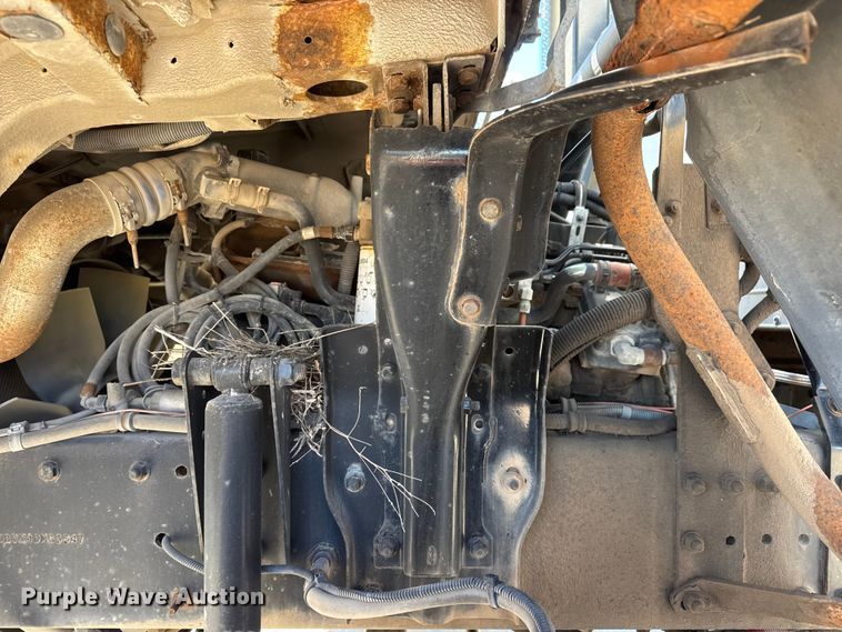 image for item ET4341 2004 Freightliner FC80 box truck