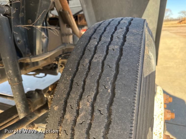 image for item ET4341 2004 Freightliner FC80 box truck