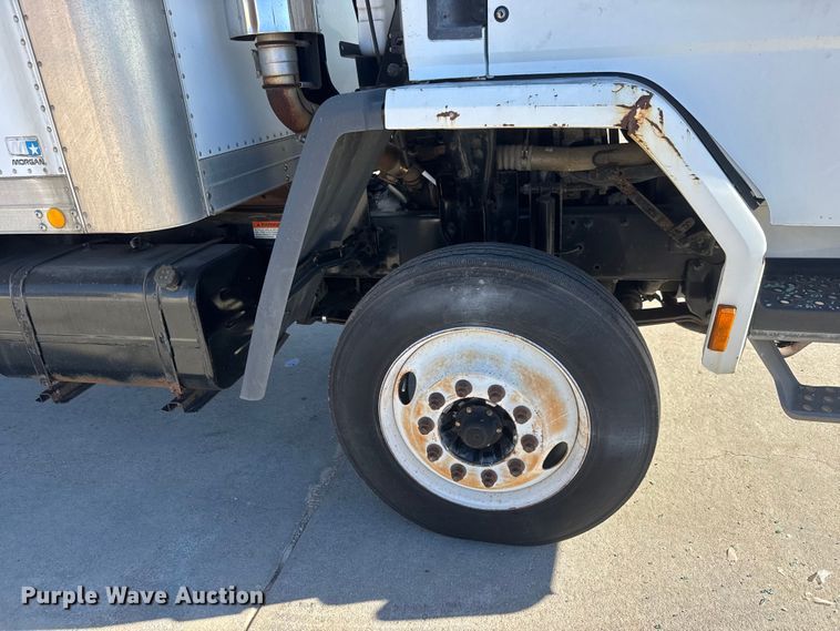 image for item ET4341 2004 Freightliner FC80 box truck