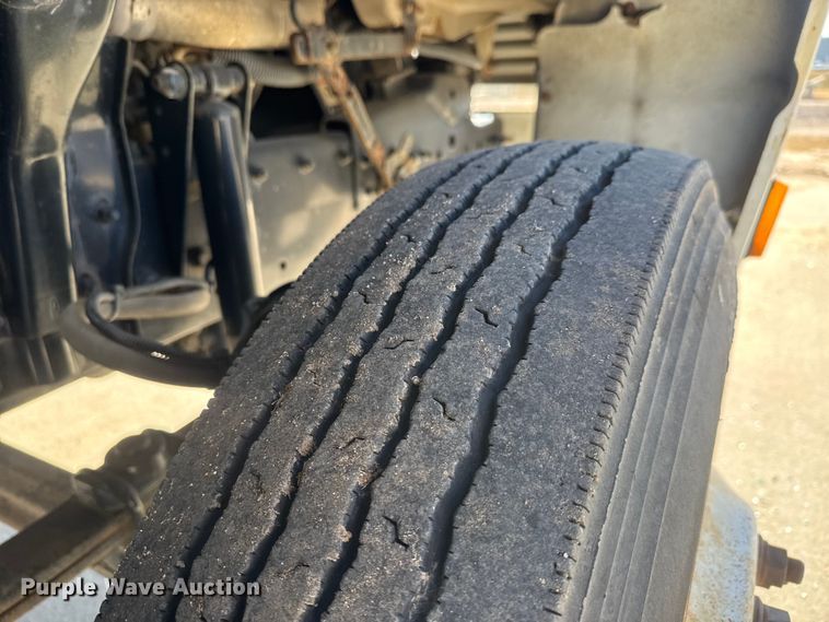 image for item ET4341 2004 Freightliner FC80 box truck