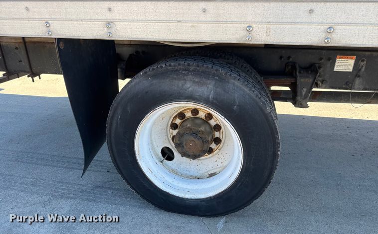 image for item ET4341 2004 Freightliner FC80 box truck