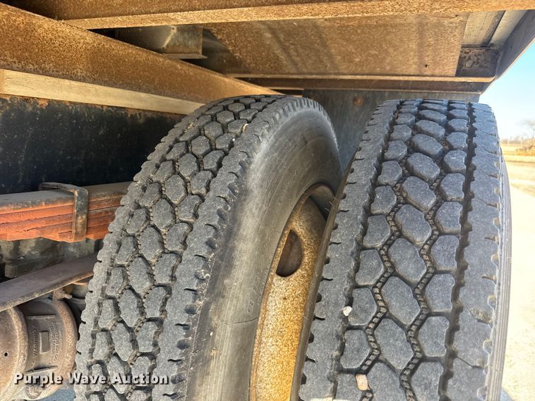 image for item ET4341 2004 Freightliner FC80 box truck