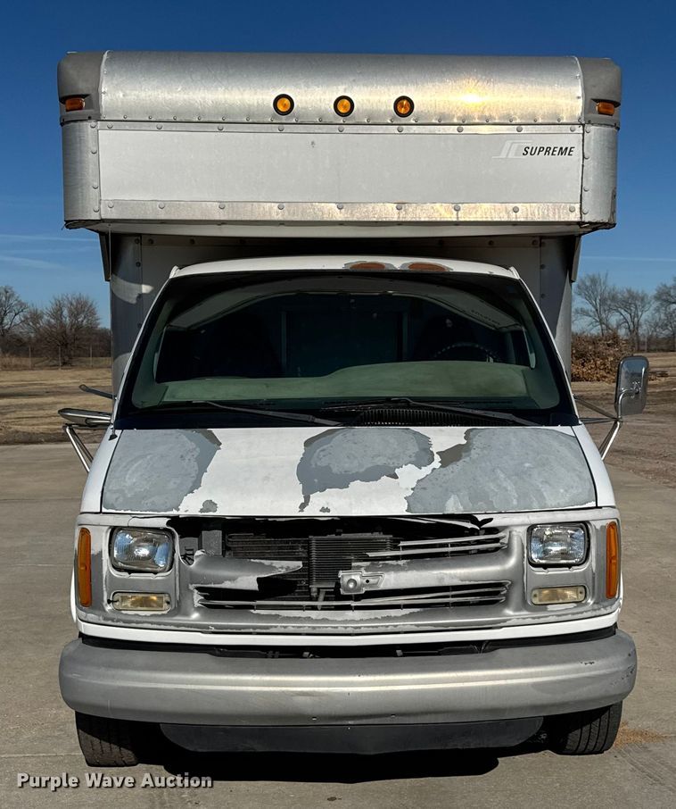image for item ET4342 2001 Chevrolet Express G3500 box truck