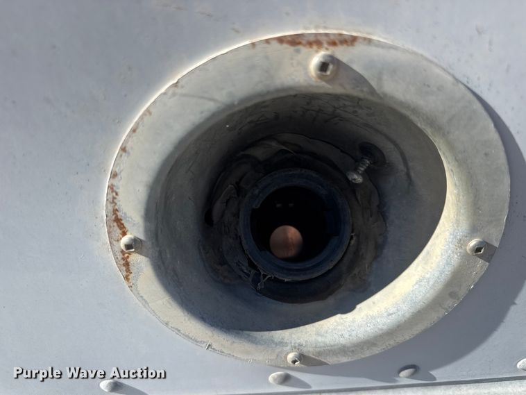 image for item ET4342 2001 Chevrolet Express G3500 box truck