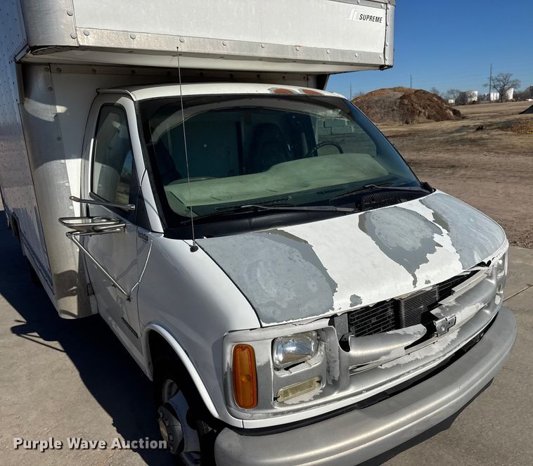 image for item ET4342 2001 Chevrolet Express G3500 box truck