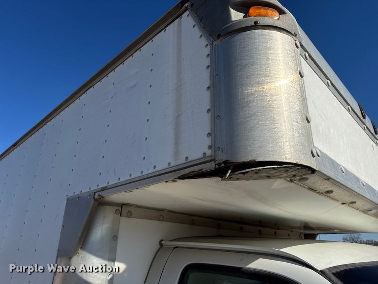 image for item ET4342 2001 Chevrolet Express G3500 box truck