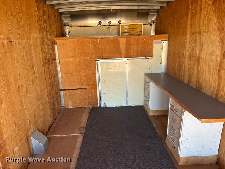 image for item ET4342 2001 Chevrolet Express G3500 box truck