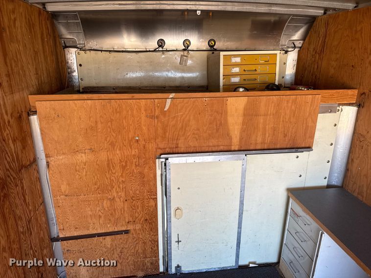 image for item ET4342 2001 Chevrolet Express G3500 box truck