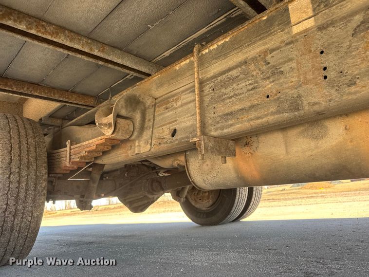 image for item ET4342 2001 Chevrolet Express G3500 box truck