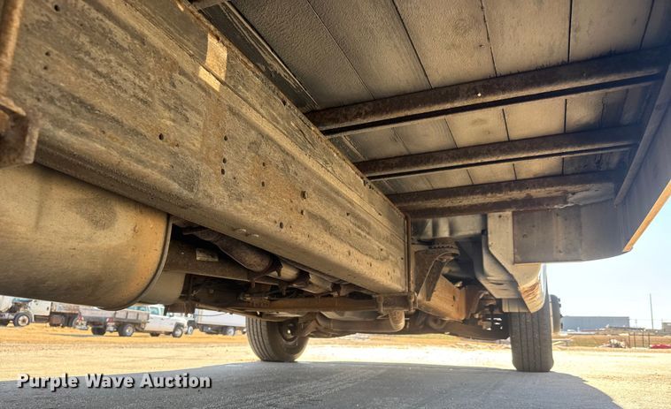 image for item ET4342 2001 Chevrolet Express G3500 box truck