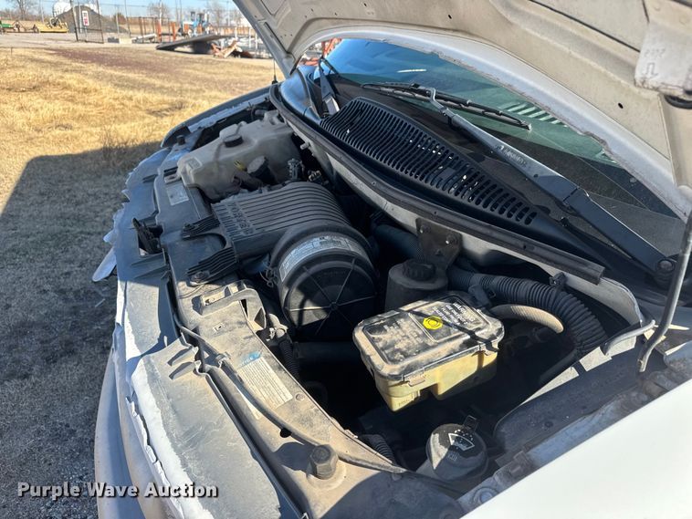 image for item ET4342 2001 Chevrolet Express G3500 box truck