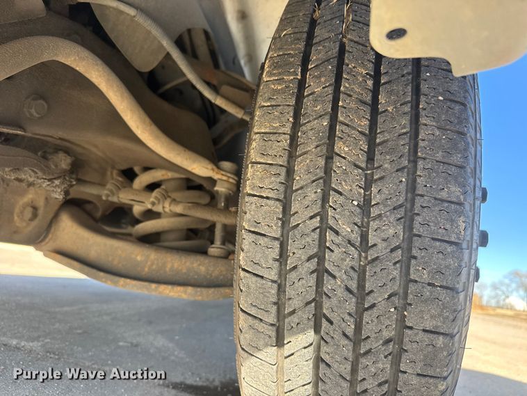 image for item ET4342 2001 Chevrolet Express G3500 box truck