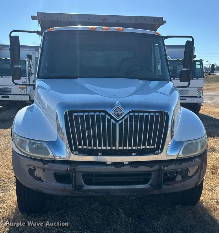 image for item ET4343 2006 International 4200 dump truck