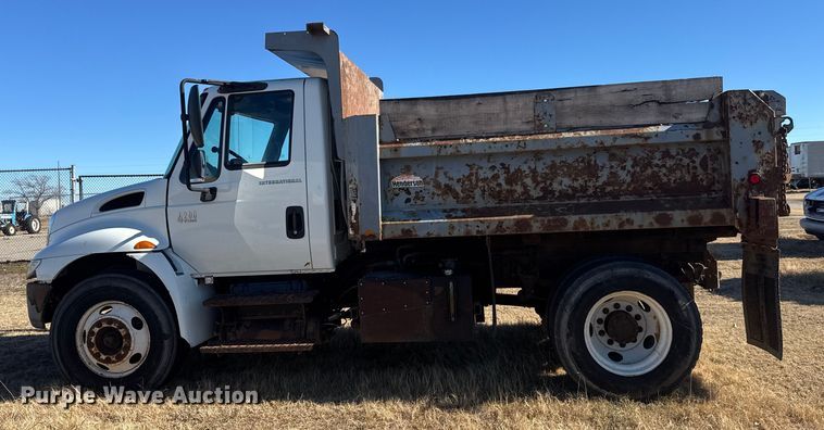 image for item ET4343 2006 International 4200 dump truck