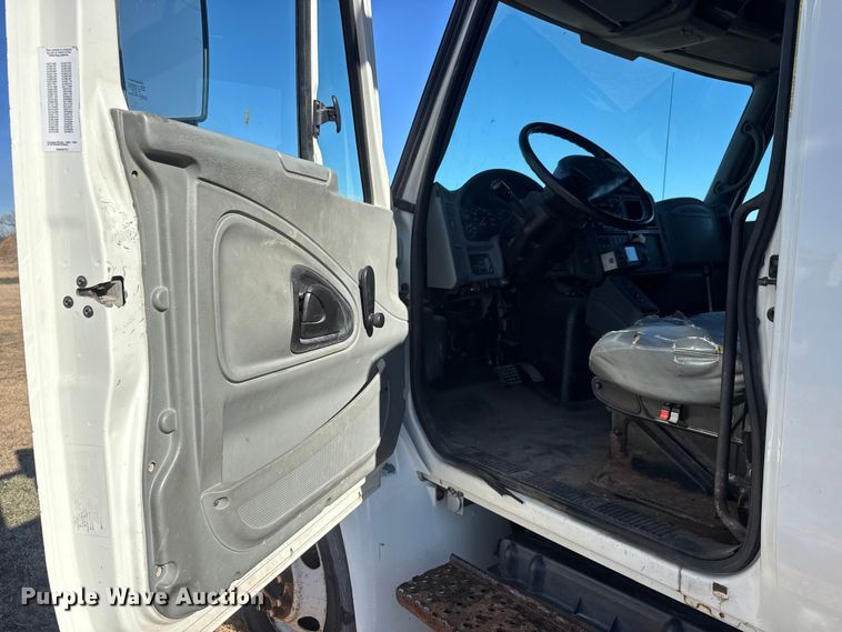 image for item ET4343 2006 International 4200 dump truck