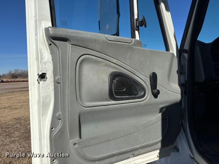 image for item ET4343 2006 International 4200 dump truck