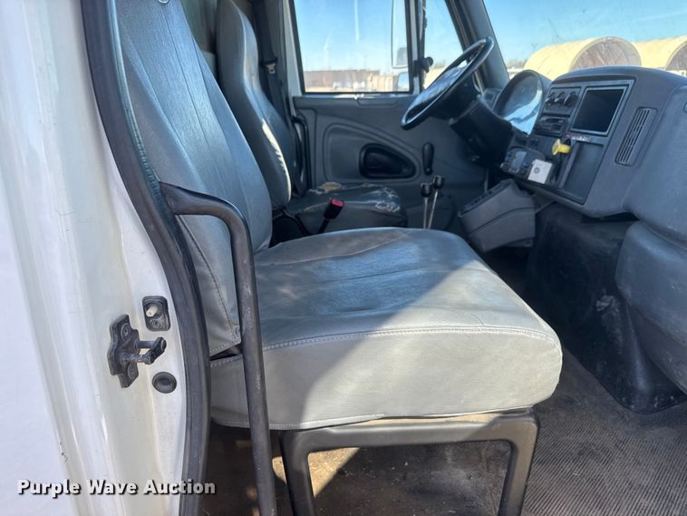 image for item ET4343 2006 International 4200 dump truck