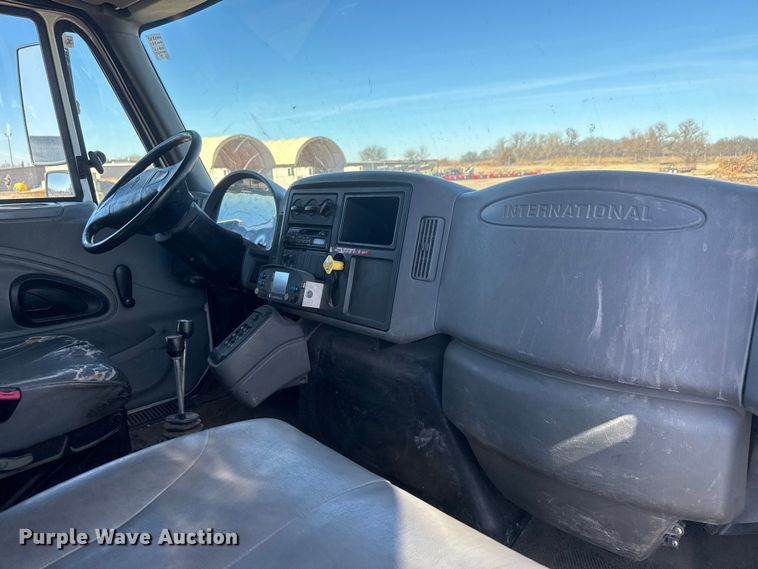 image for item ET4343 2006 International 4200 dump truck