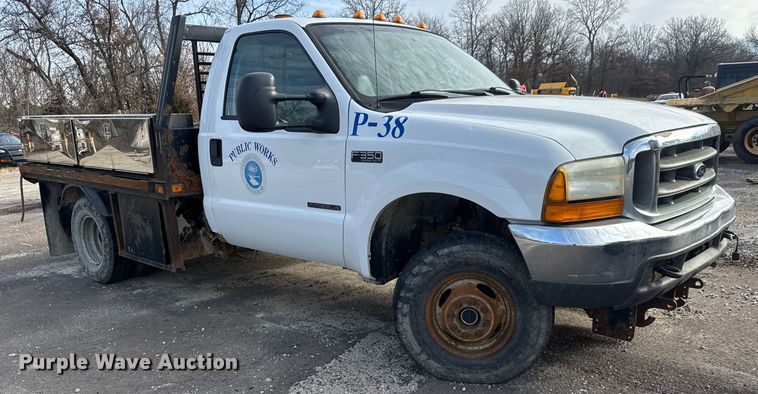 image for item ET4404 2000 Ford F350 Super Duty flatbed pickup truck