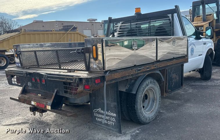 image for item ET4404 2000 Ford F350 Super Duty flatbed pickup truck