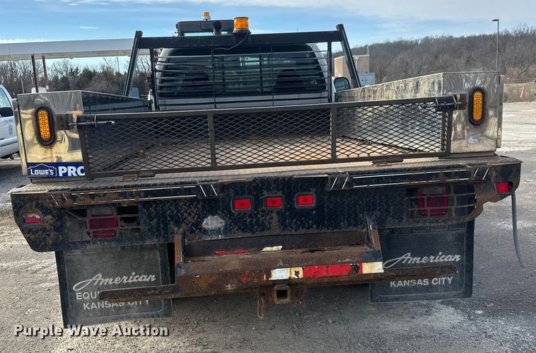 image for item ET4404 2000 Ford F350 Super Duty flatbed pickup truck