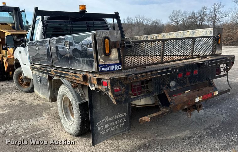 image for item ET4404 2000 Ford F350 Super Duty flatbed pickup truck