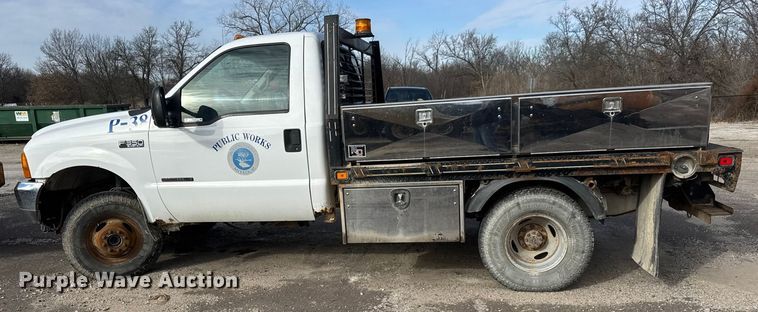 image for item ET4404 2000 Ford F350 Super Duty flatbed pickup truck