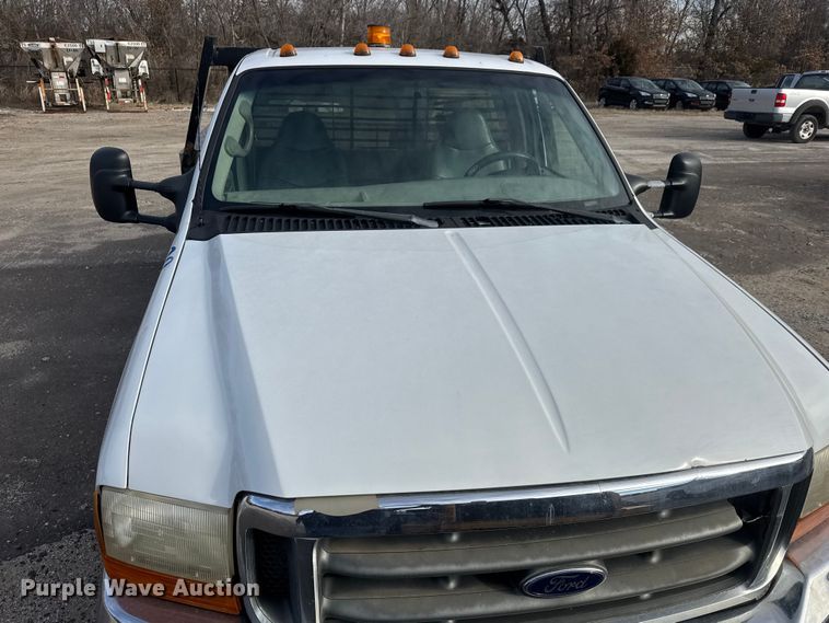 image for item ET4404 2000 Ford F350 Super Duty flatbed pickup truck