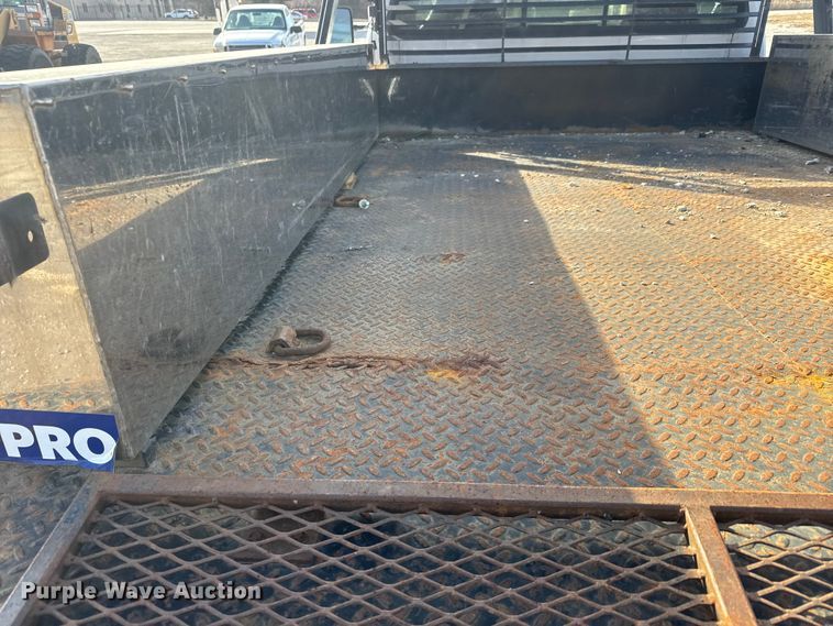 image for item ET4404 2000 Ford F350 Super Duty flatbed pickup truck