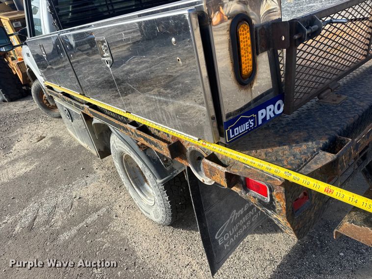 image for item ET4404 2000 Ford F350 Super Duty flatbed pickup truck