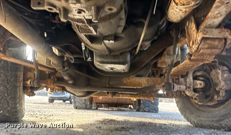 image for item ET4404 2000 Ford F350 Super Duty flatbed pickup truck