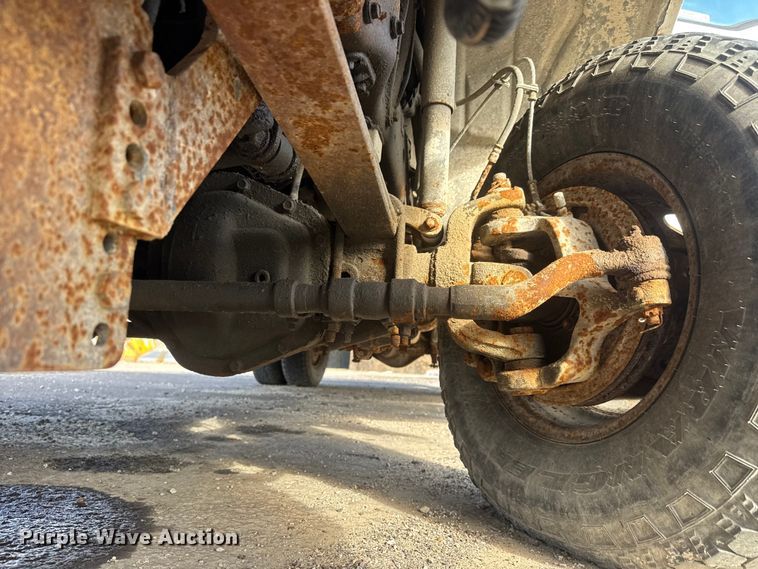 image for item ET4404 2000 Ford F350 Super Duty flatbed pickup truck