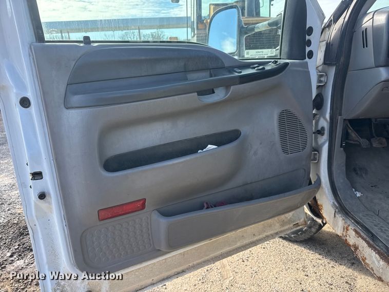 image for item ET4404 2000 Ford F350 Super Duty flatbed pickup truck