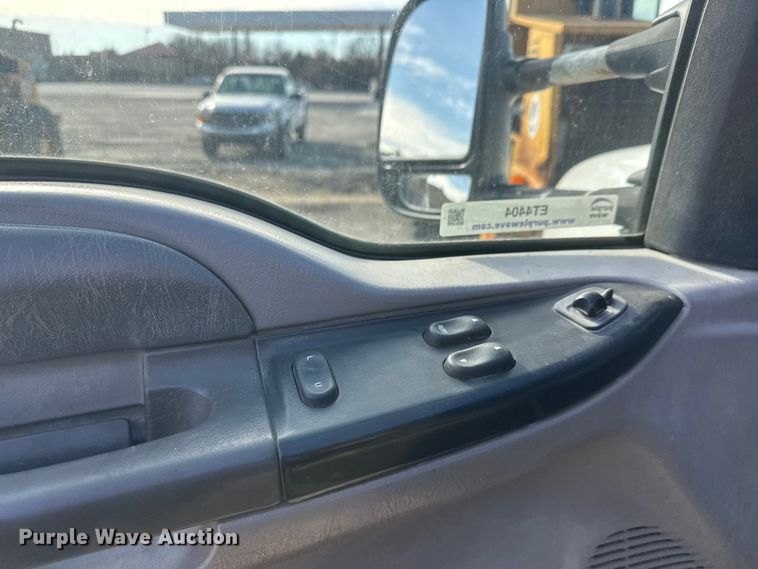 image for item ET4404 2000 Ford F350 Super Duty flatbed pickup truck