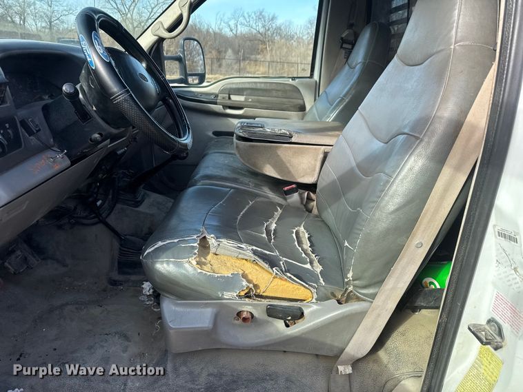 image for item ET4404 2000 Ford F350 Super Duty flatbed pickup truck