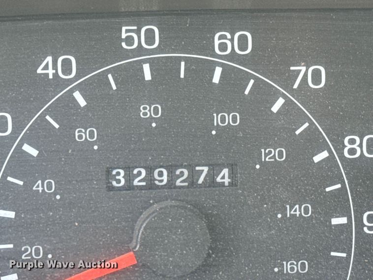 image for item ET4404 2000 Ford F350 Super Duty flatbed pickup truck