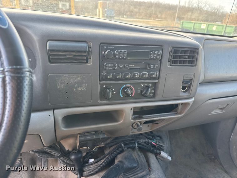 image for item ET4404 2000 Ford F350 Super Duty flatbed pickup truck