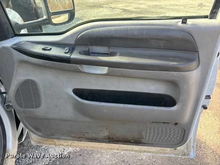 image for item ET4404 2000 Ford F350 Super Duty flatbed pickup truck