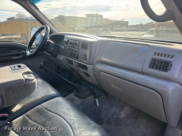 image for item ET4404 2000 Ford F350 Super Duty flatbed pickup truck