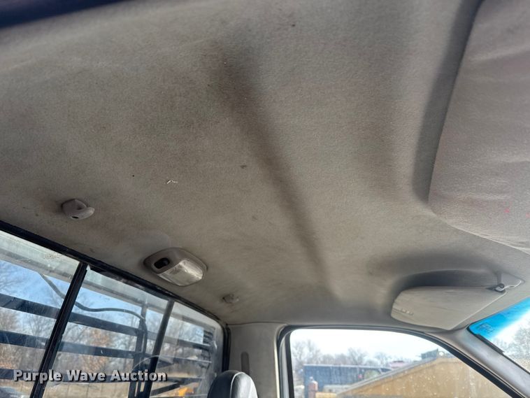 image for item ET4404 2000 Ford F350 Super Duty flatbed pickup truck