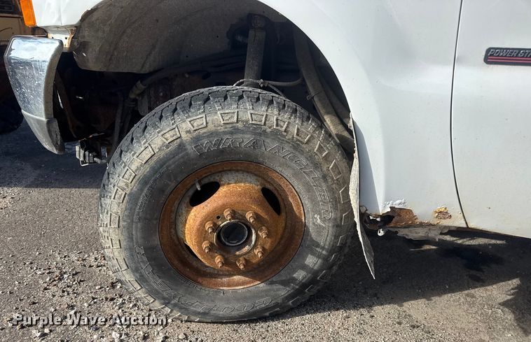 image for item ET4404 2000 Ford F350 Super Duty flatbed pickup truck