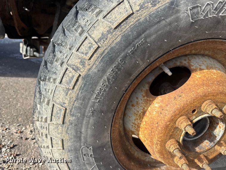 image for item ET4404 2000 Ford F350 Super Duty flatbed pickup truck