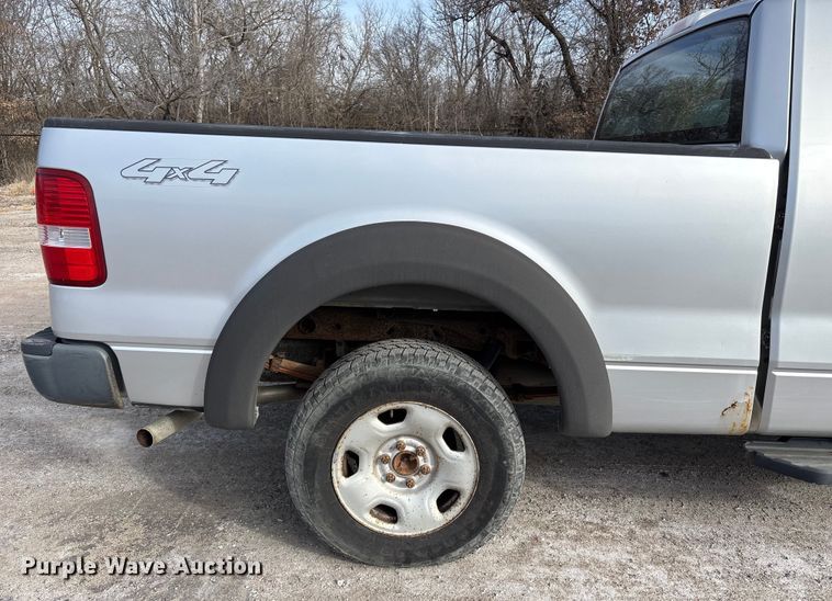 image for item ET4405 2005 Ford F150 Ext. Cab pickup truck