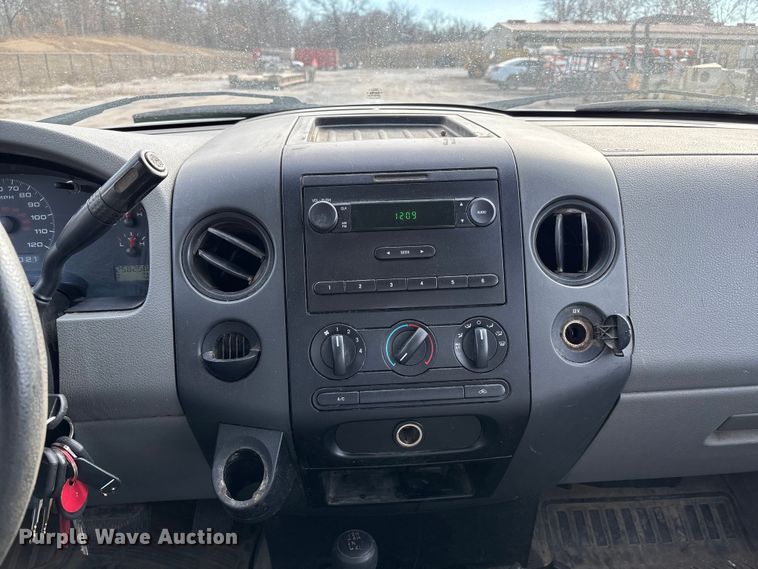 image for item ET4405 2005 Ford F150 Ext. Cab pickup truck